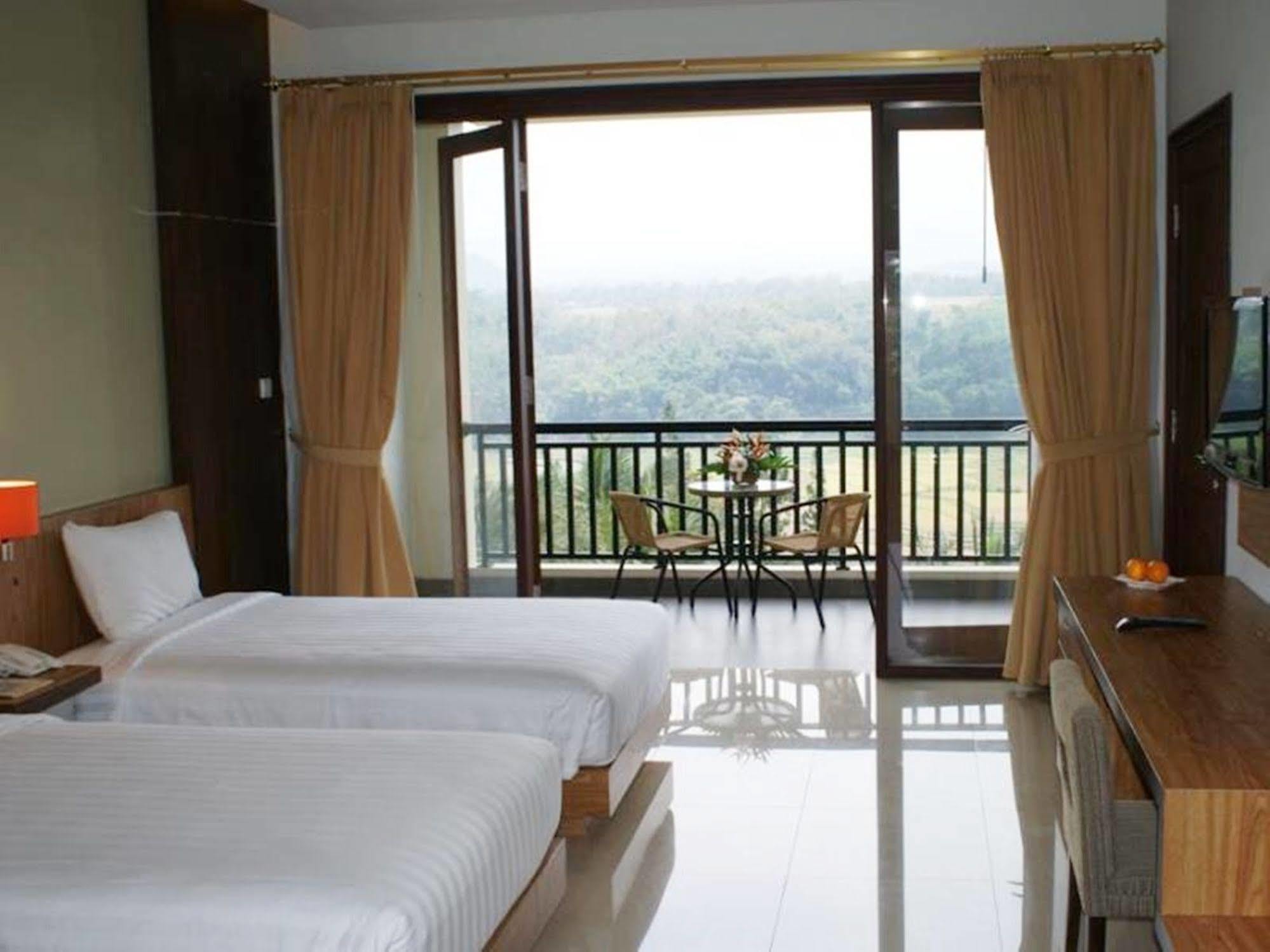 The Oxalis Regency Hotel Magelang Dış mekan fotoğraf