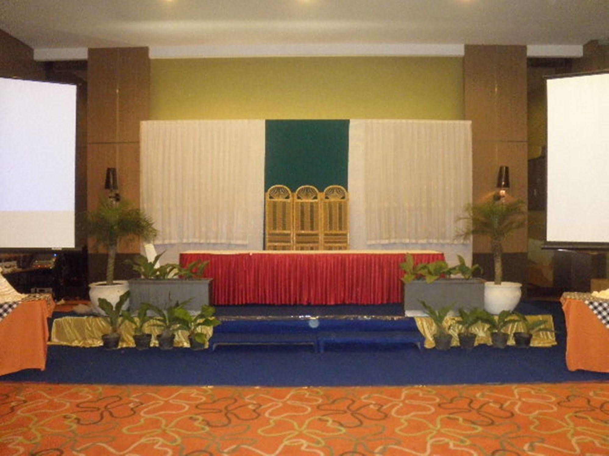 The Oxalis Regency Hotel Magelang Dış mekan fotoğraf