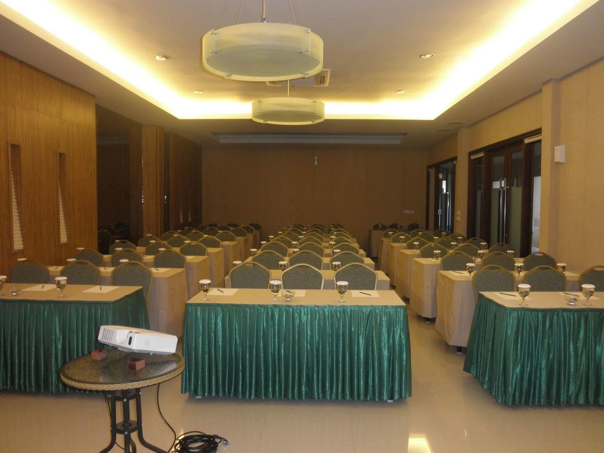 The Oxalis Regency Hotel Magelang Dış mekan fotoğraf